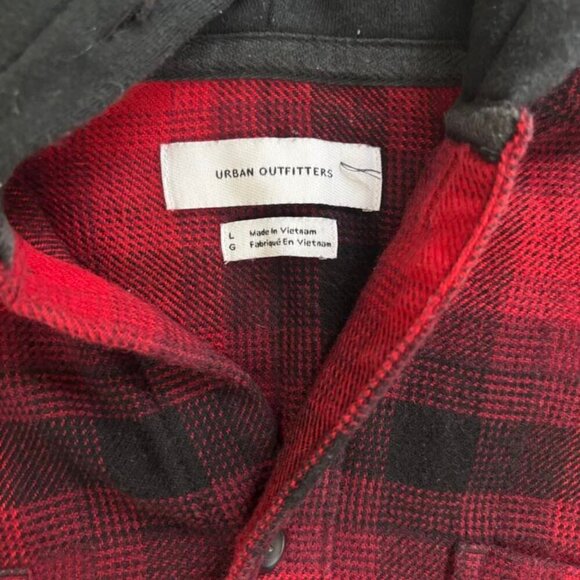 Urban Outfitters Men's Large Plaid Black and Red Flannel Hoodie - Picture 6 of 7